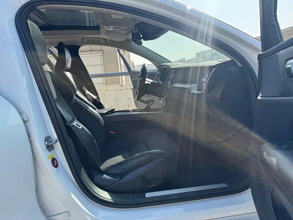 Volvo S60 — миниатюра 7