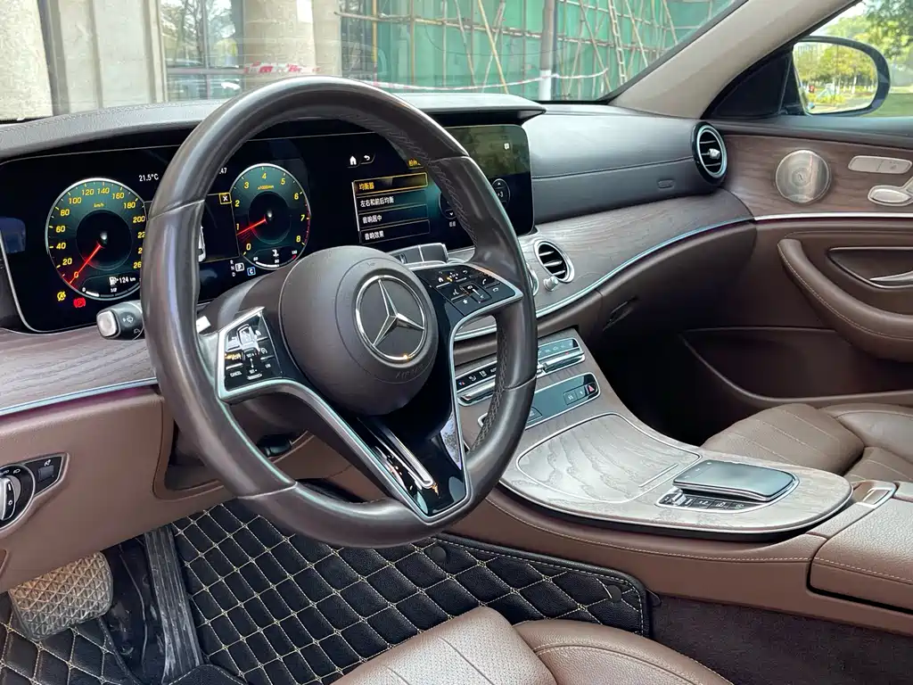 MERCEDES-BENZ E CLASS