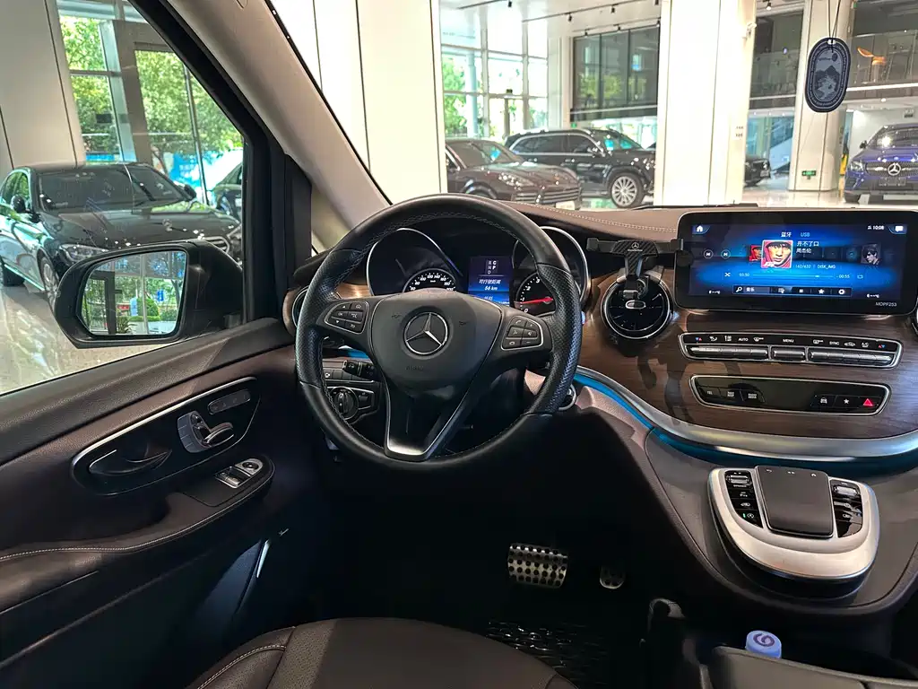 MERCEDES-BENZ V CLASS