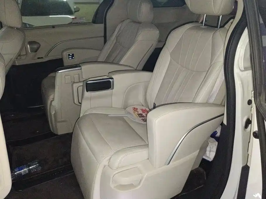 Toyota Sienna — миниатюра 11