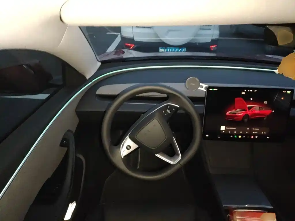 Tesla Model 3 — миниатюра 7