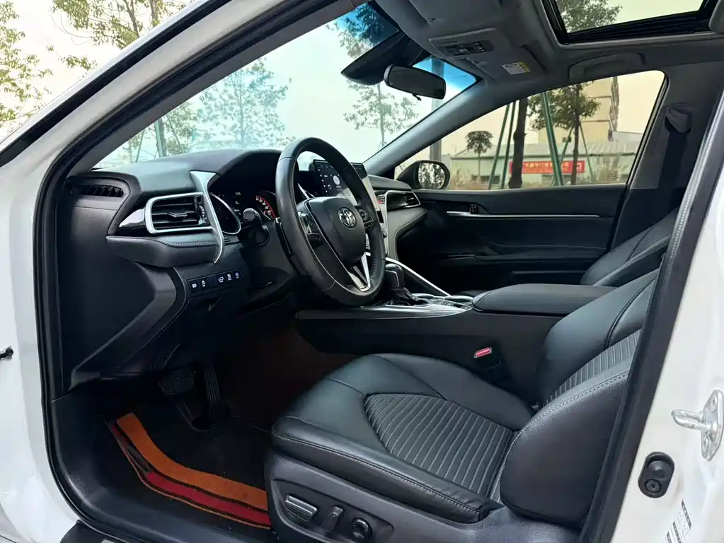Toyota Camry 2023 2.0S