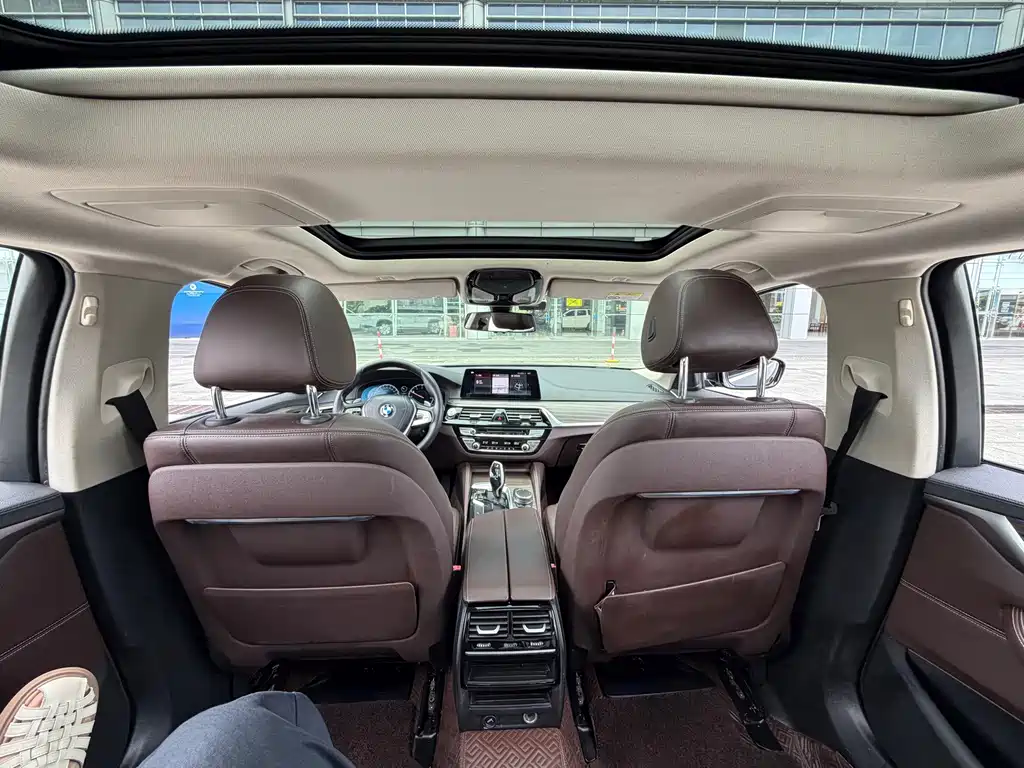 BMW 5 Series — миниатюра 10