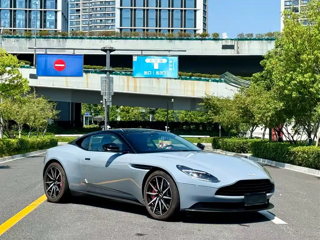 ASTON MARTIN DB11