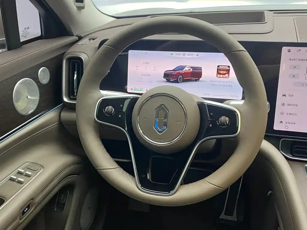 AITO ASK THE WORLD M9