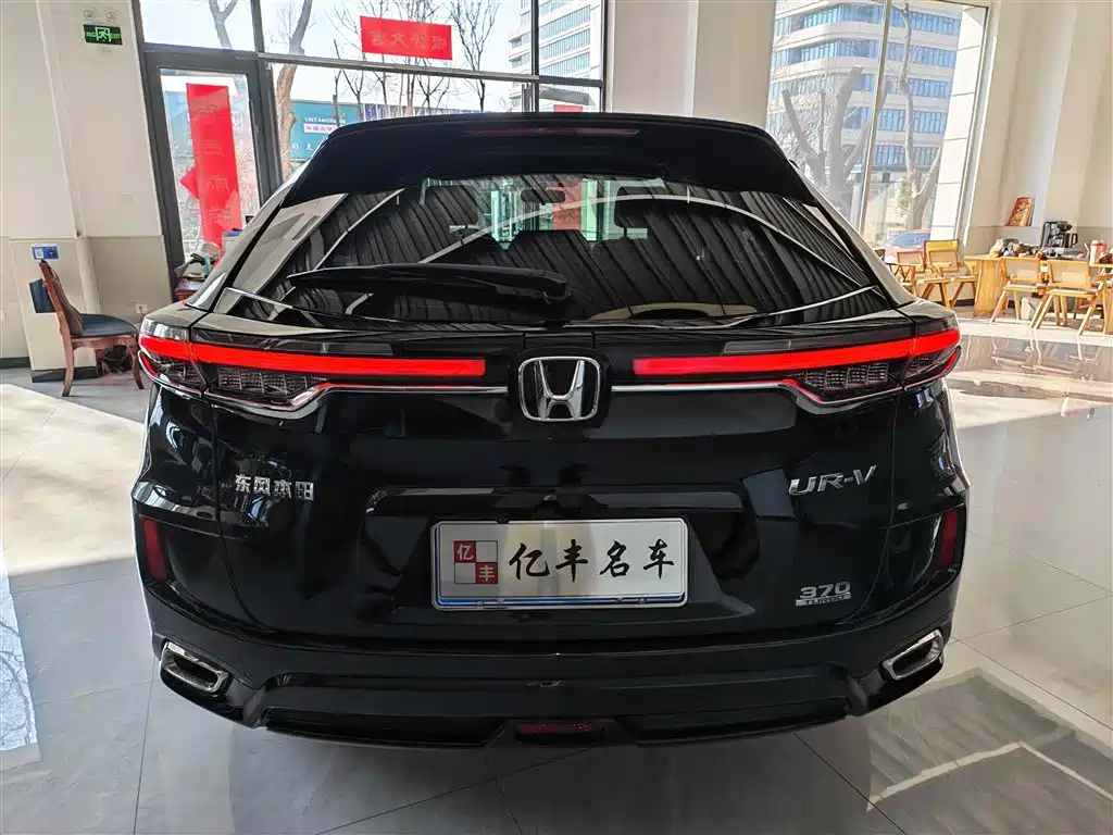 HONDA UR V