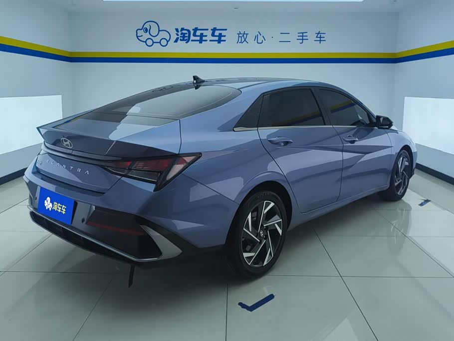 Hyundai Elantra 1.5 л 2024 г. Голубой, пробег 8500 км