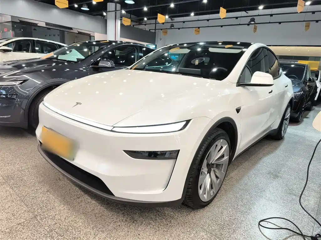 Tesla Model Y 2025