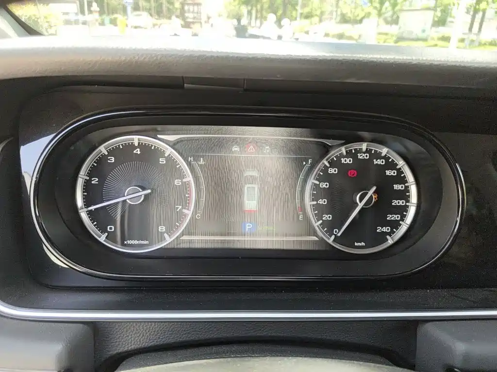 GAC M6 2021 270T DCT Elite （ мест）