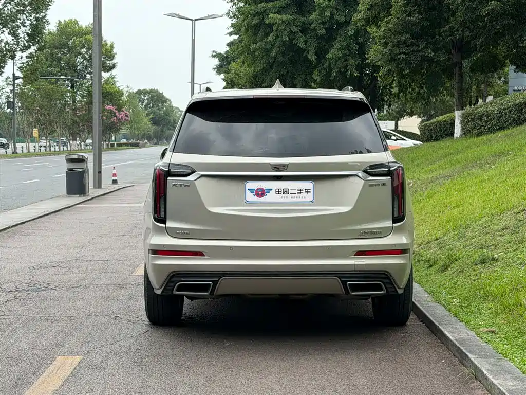 Cadillac XT6 2021 2.0T мест
