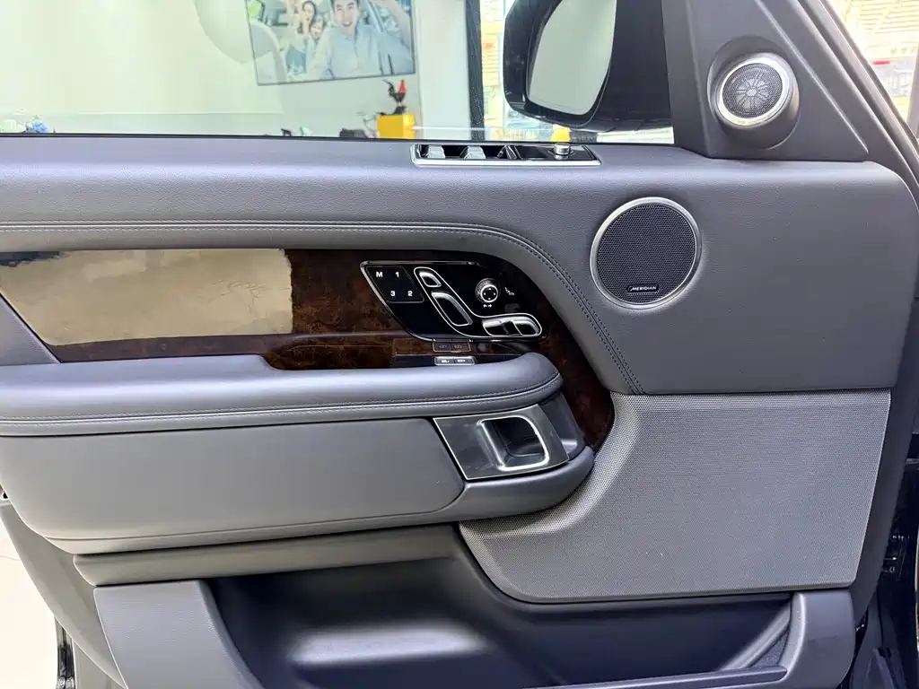 Land Rover Range Rover 2022 3.0 L6 400PS