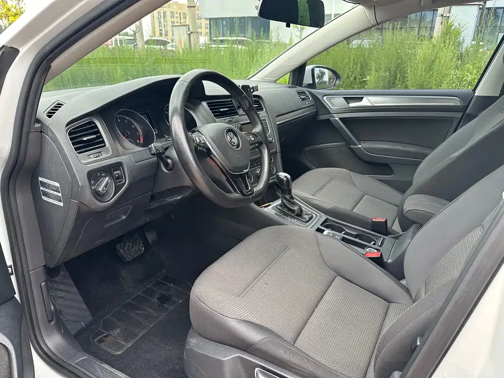 Volkswagen Golf 2016 230TSI AT Comfort