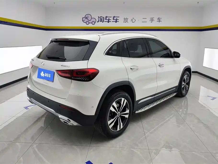 MERCEDES-BENZ GLA