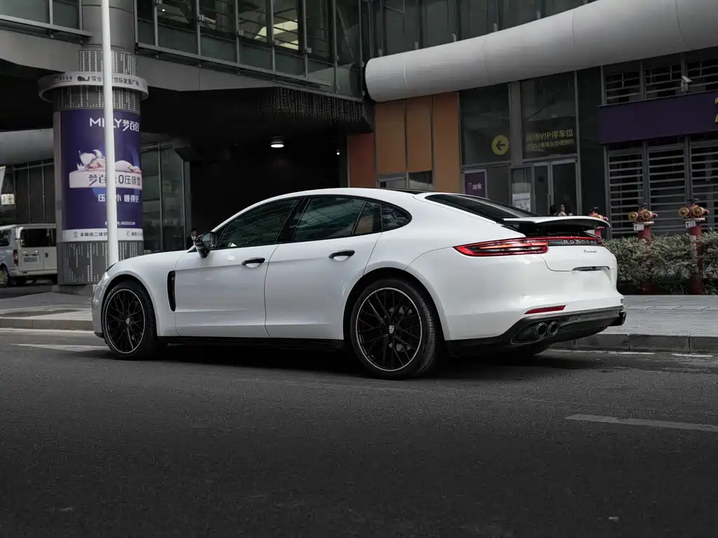 PORSCHE PANAMERA