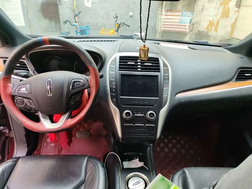 Lincoln MKC — миниатюра 13