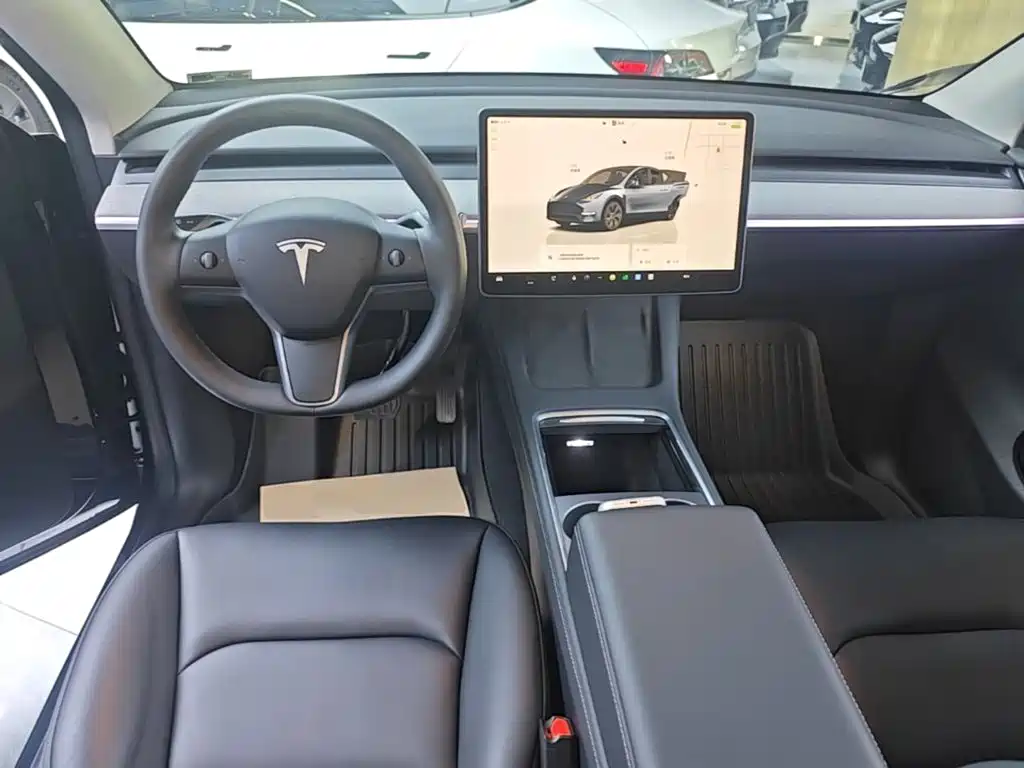Tesla Model Y 2024 — фото 9