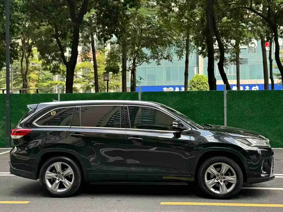Toyota Highlander 2018 2.0T Luxury 7 мест V