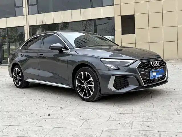 Audi A3 — фото 1