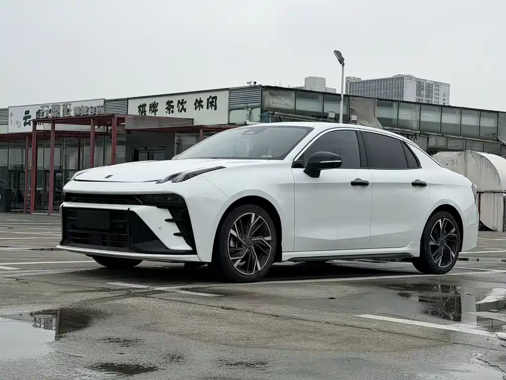 Lynk & Co 03 2025
