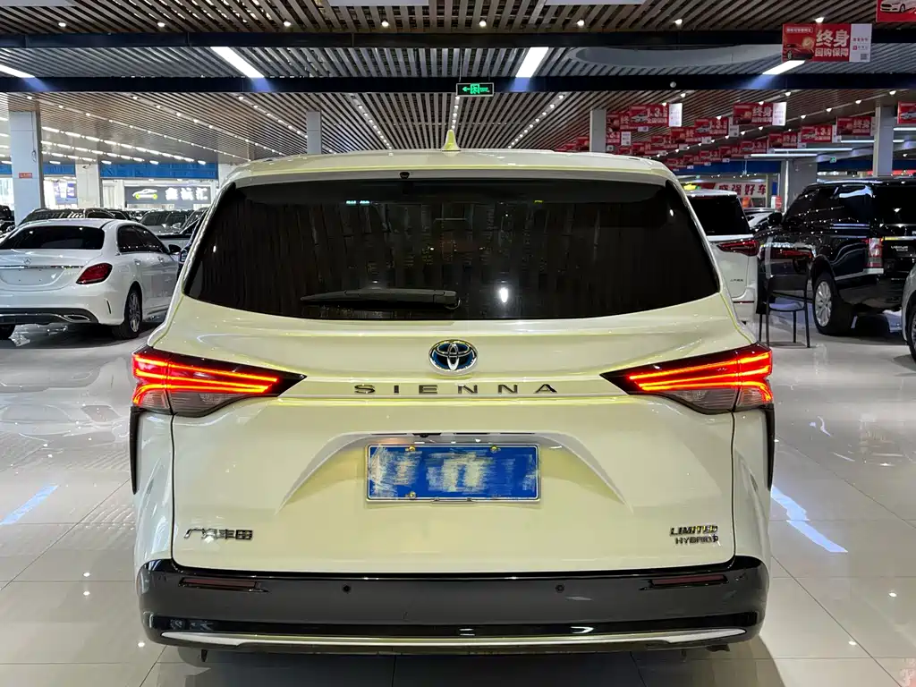 TOYOTA SIENNA