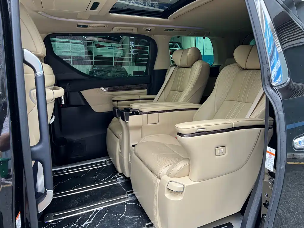 Toyota Vellfire — миниатюра 13