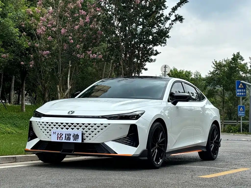 2024 Changan UNI-V - zdjęcie 1 z 28