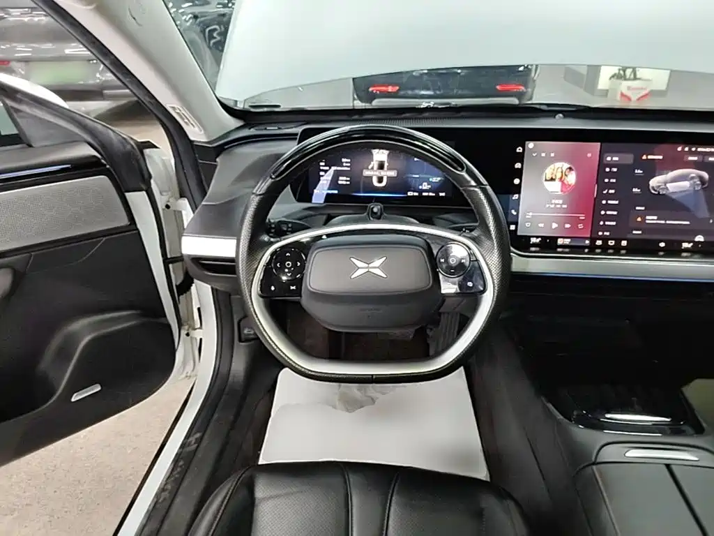 XPeng P7 — миниатюра 11