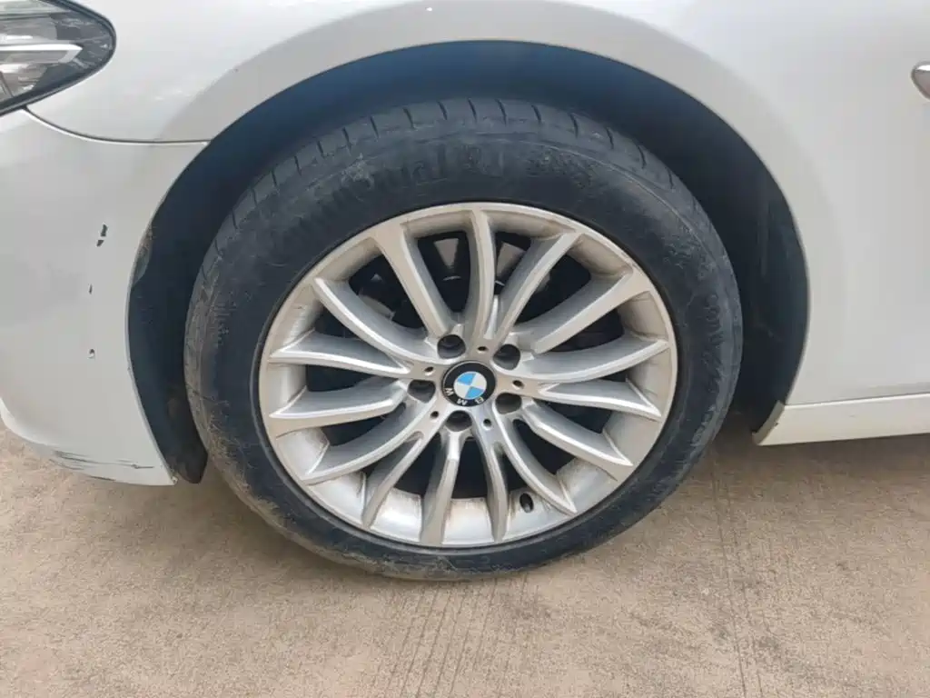 BMW 5 Series — миниатюра 23
