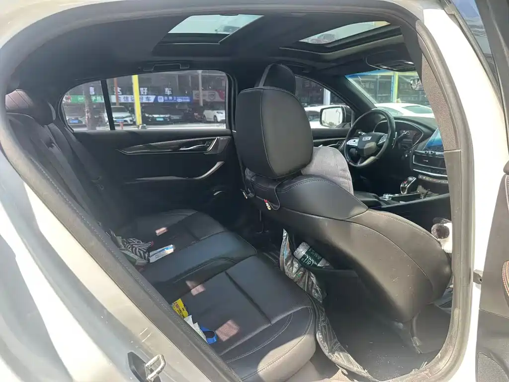Cadillac CT5 — миниатюра 6