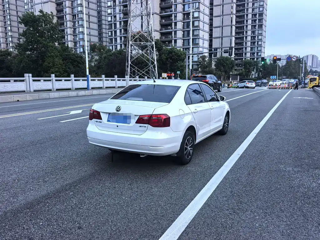 Volkswagen Jetta — миниатюра 6
