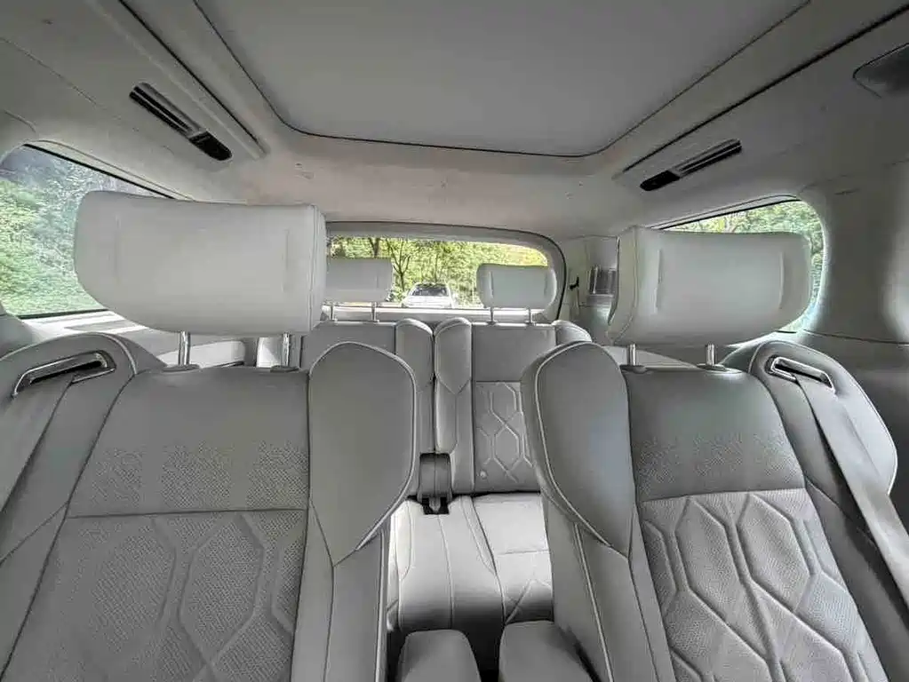 Volvo EM90 — миниатюра 10