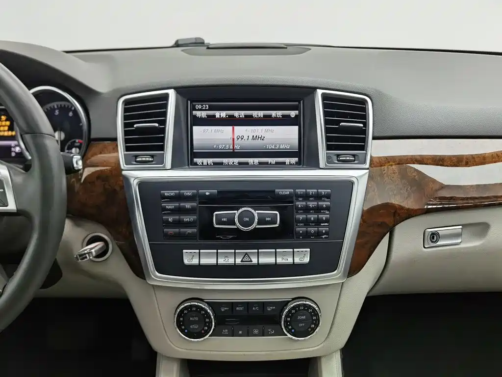 Mercedes-Benz M-Class — миниатюра 12