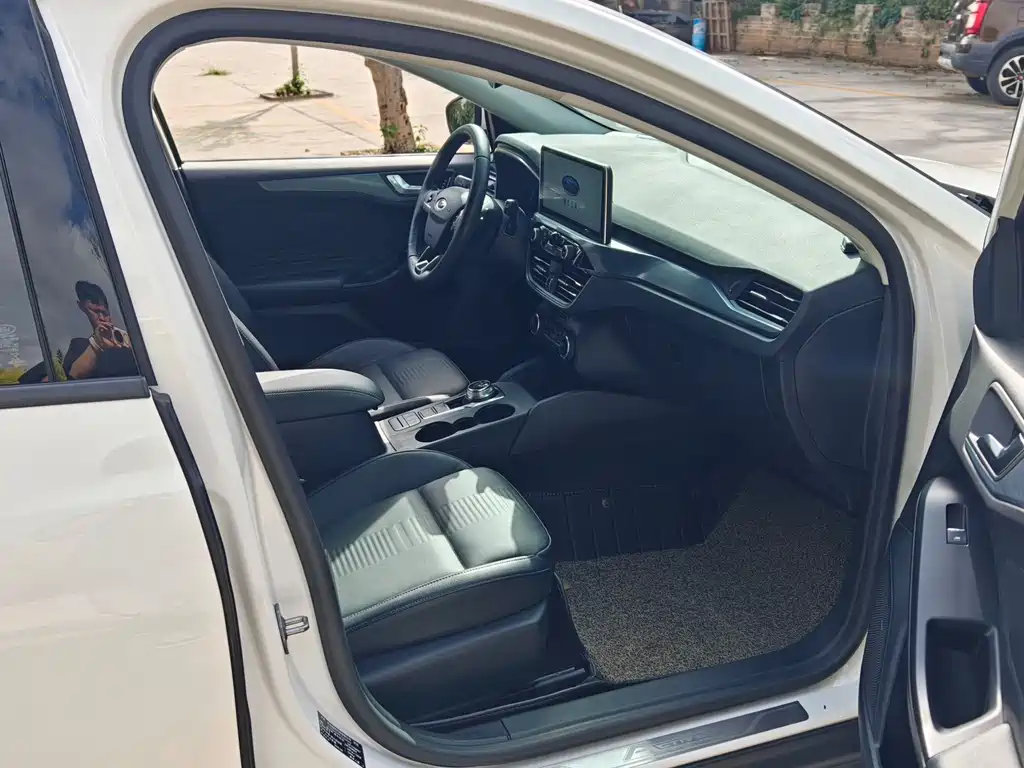 Ford Focus Active — миниатюра 11
