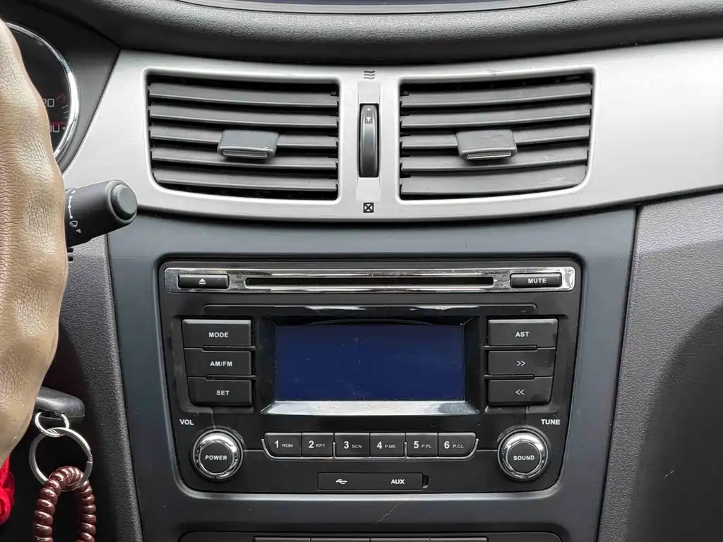 Dongfeng S30 2011 1.6L MT