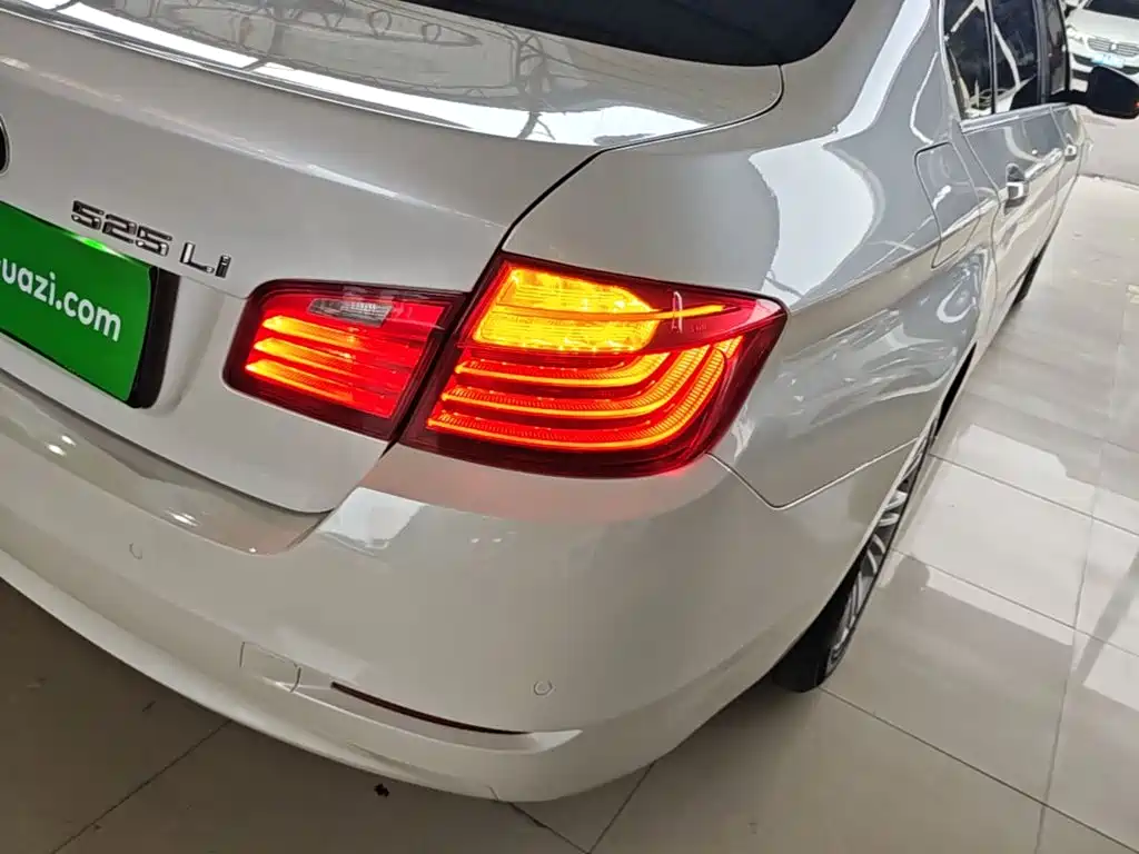 BMW 5 Series — миниатюра 24