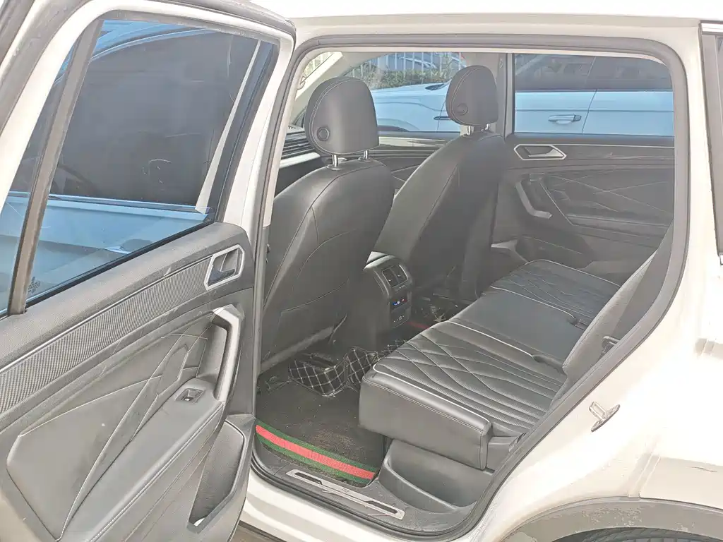 Volkswagen Tiguan L — миниатюра 8
