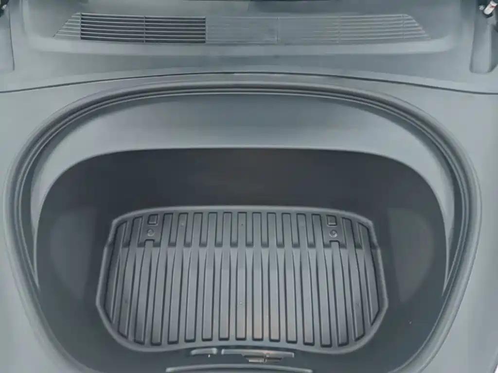 Tesla Model 3 — миниатюра 20