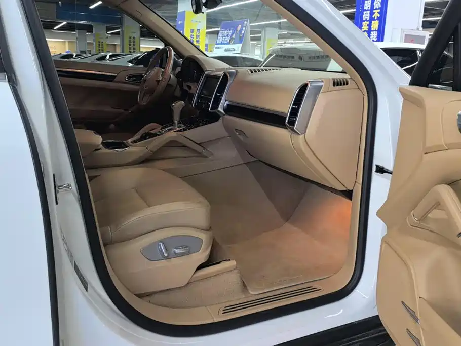 Porsche Cayenne — миниатюра 8