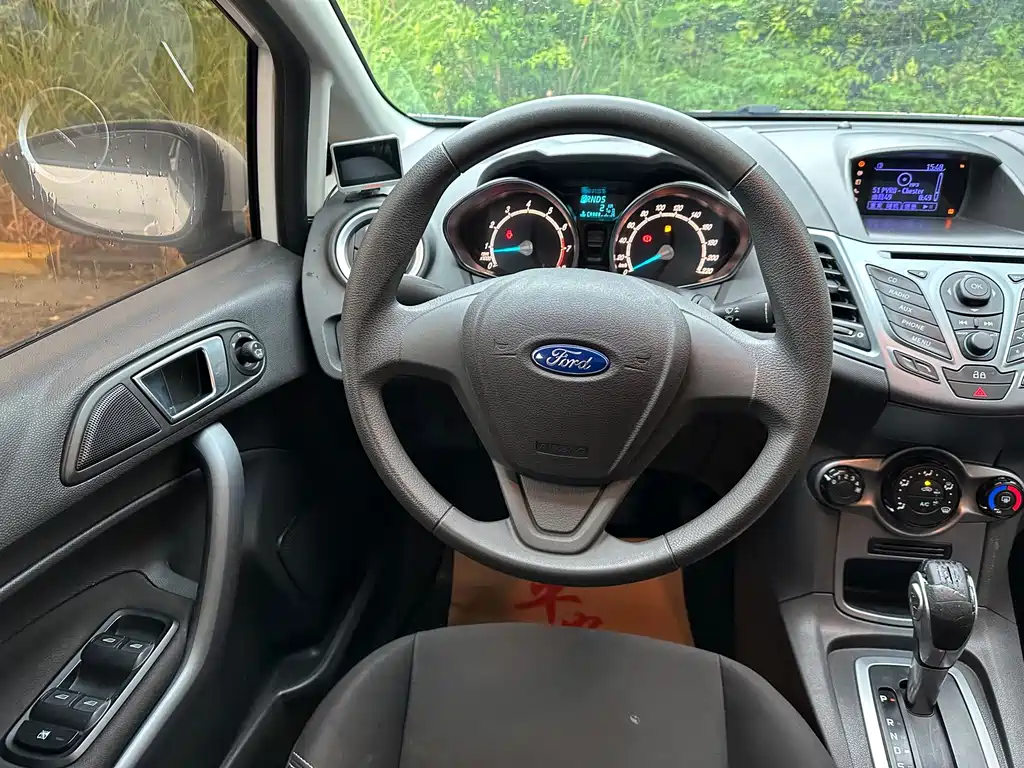 Ford Fiesta — миниатюра 14