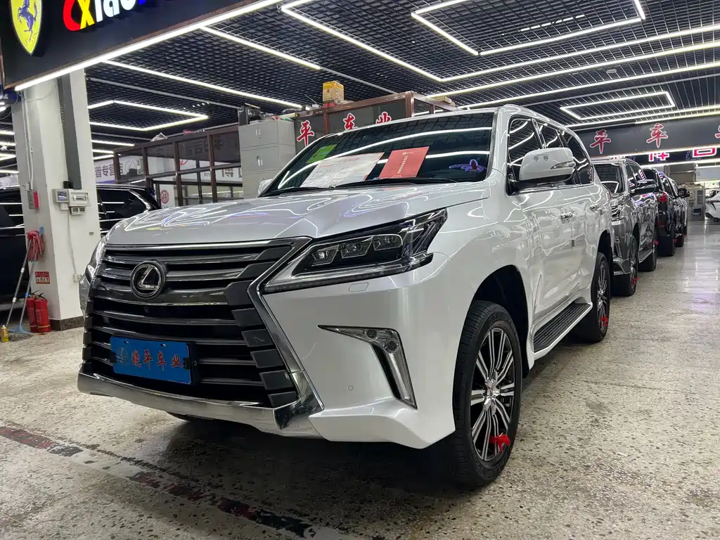 Купить Lexus LX