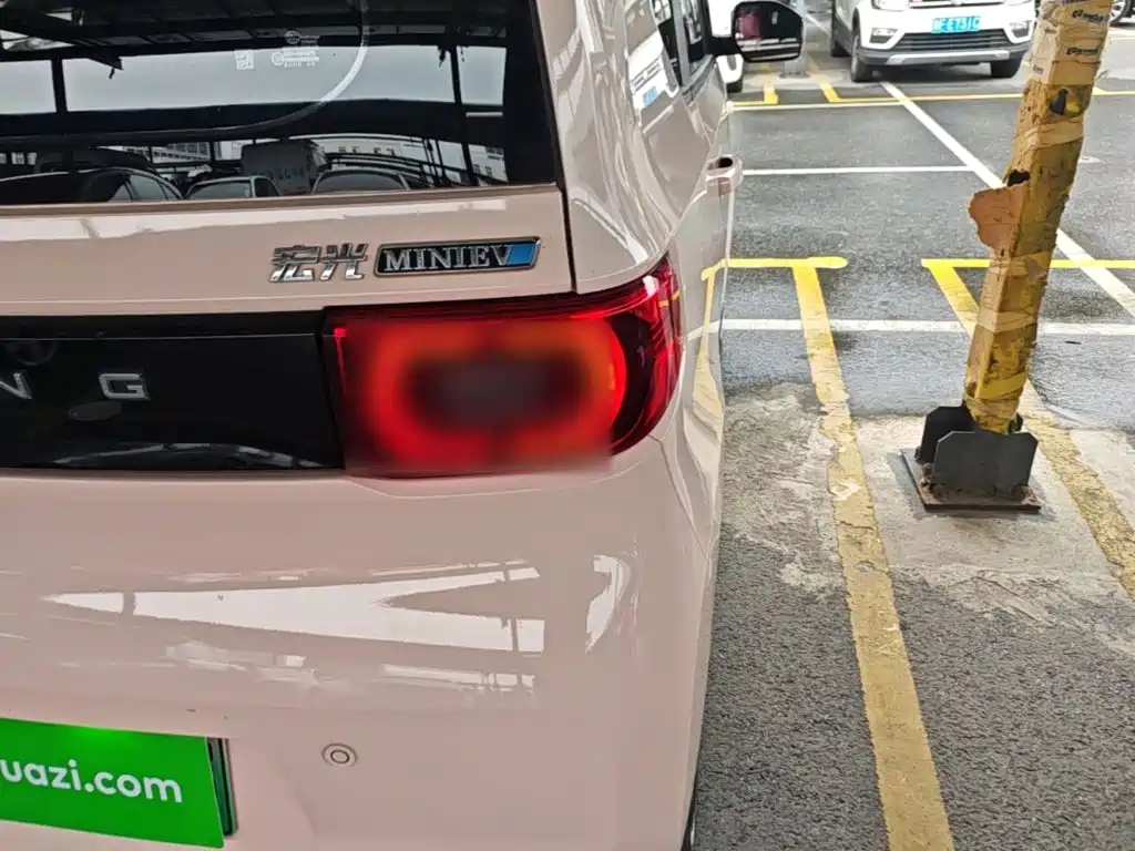 Wuling MINIEV — миниатюра 8