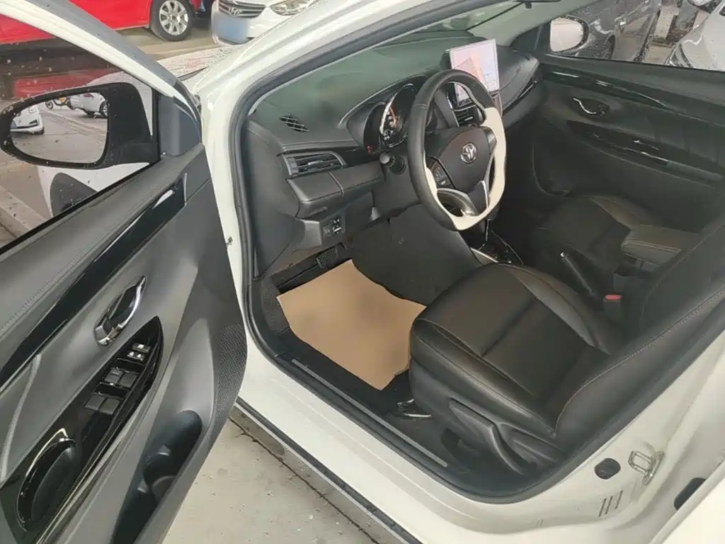 Toyota Yaris L — миниатюра 16