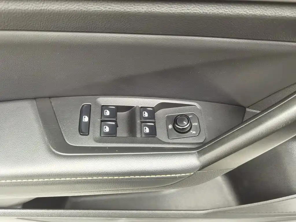 Volkswagen Lavida — миниатюра 9