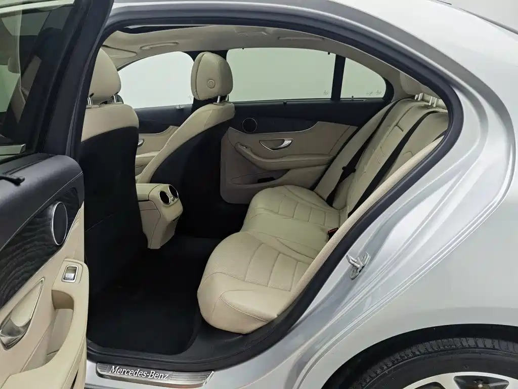 Mercedes-Benz C-Class — миниатюра 15