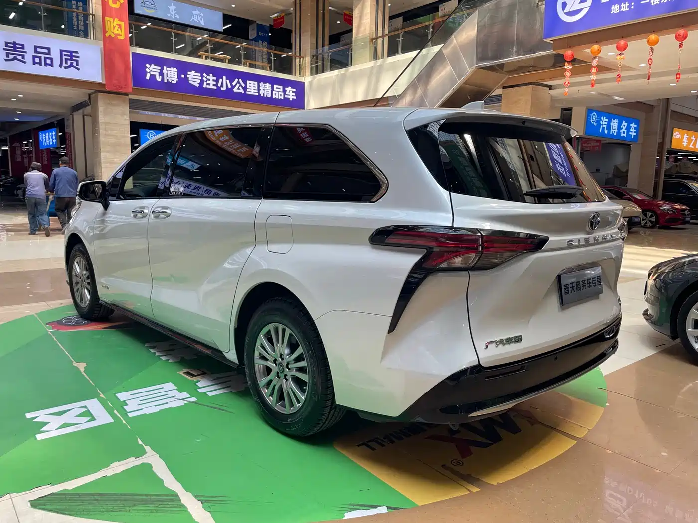 Toyota Sienna 2022 Белый из Китая
