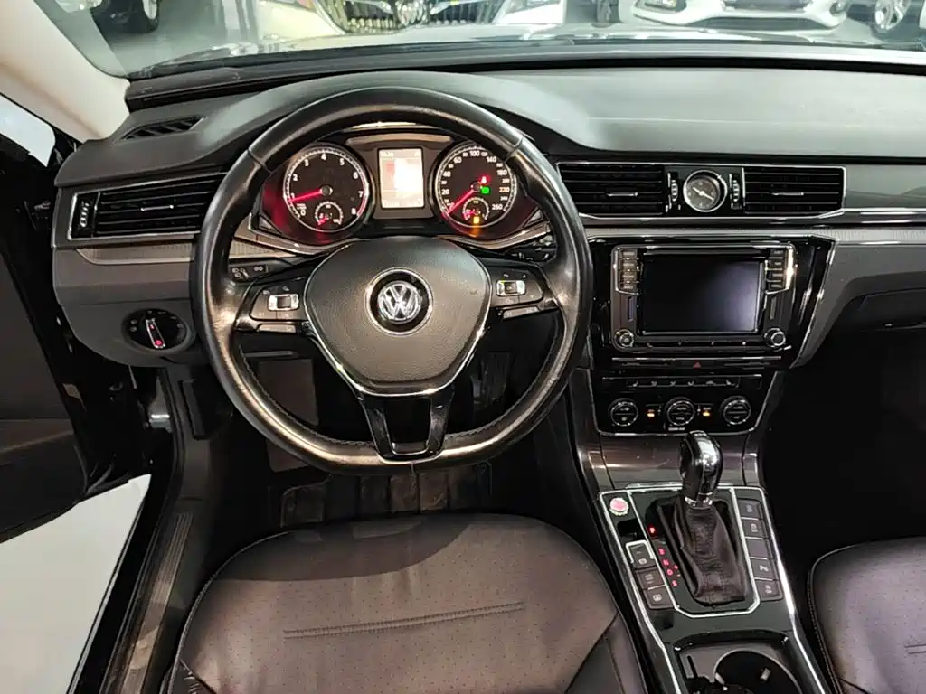 Volkswagen Passat — миниатюра 11