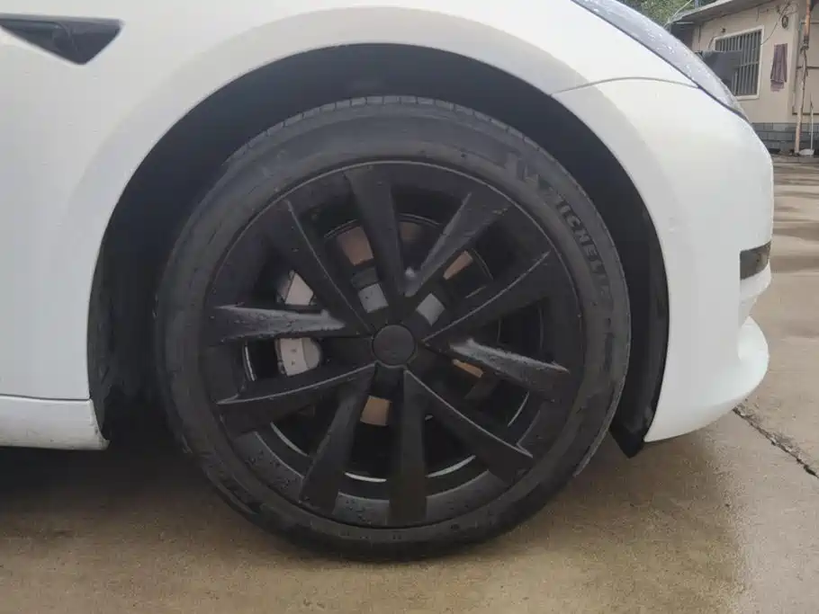Tesla Model 3 — миниатюра 6