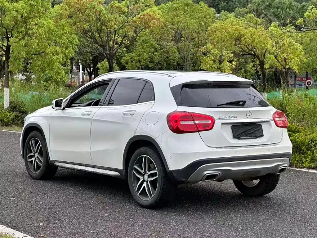 Mercedes-Benz GLA 2015 GLA 200 Fashion