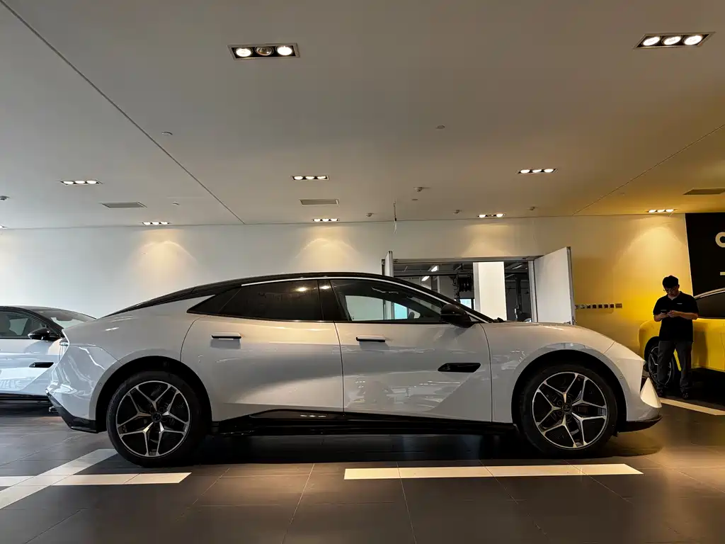 Lotus Emeya 2025 600