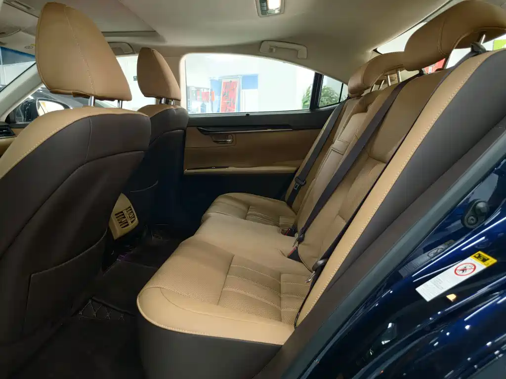 Lexus ES — миниатюра 6